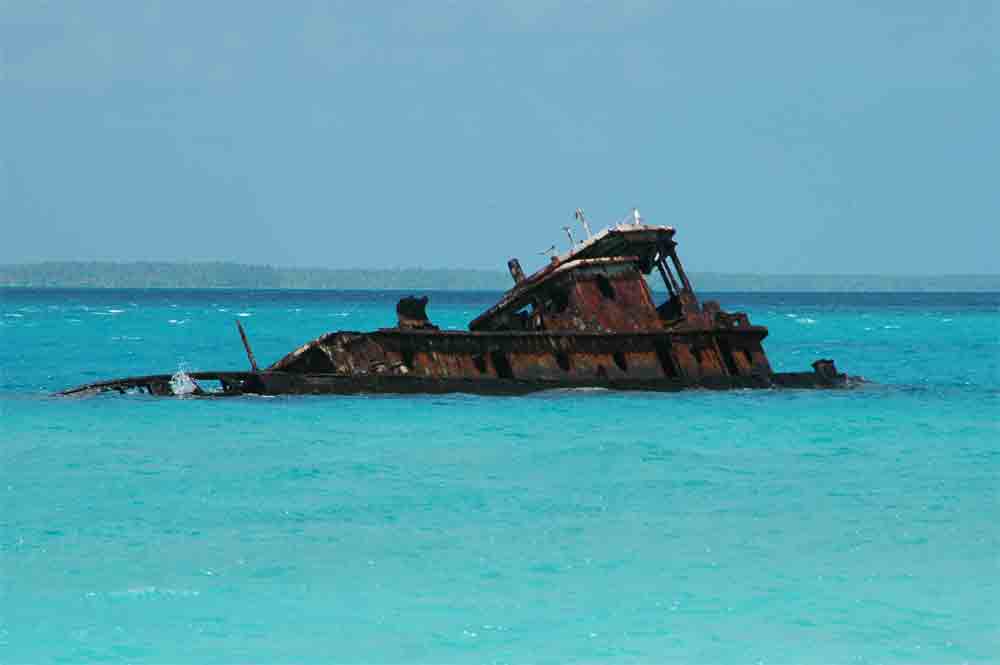 08 - Rep. de Kiribati - Fanning Island, barco embarrancado